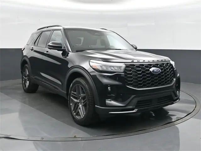 2025 Ford Explorer ST-LINE's photo