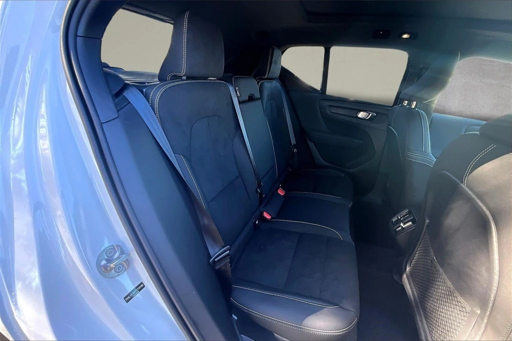 2026 Volvo - image 10