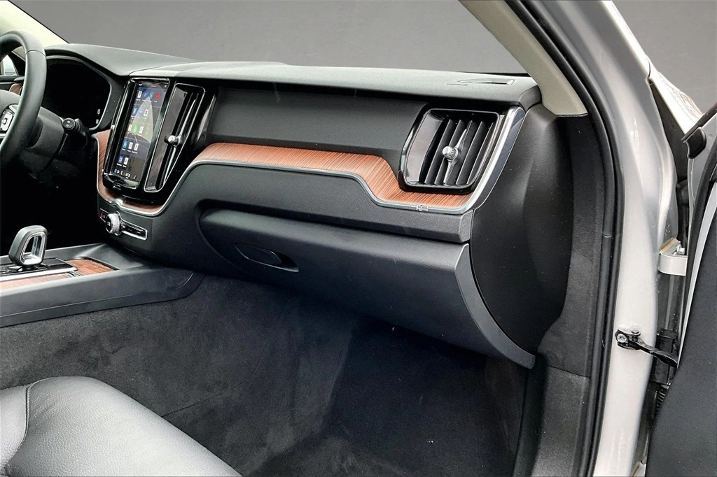 2024 Volvo - image 26