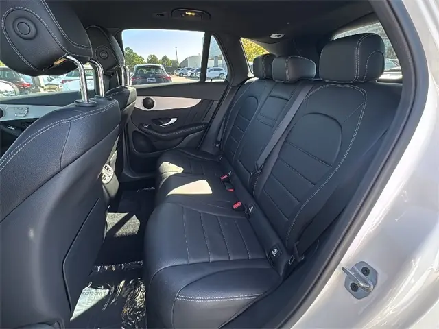 2022 Mercedes Benz GLC 300 photo 12
