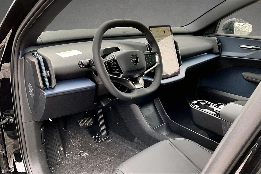 2026 Volvo - image 7