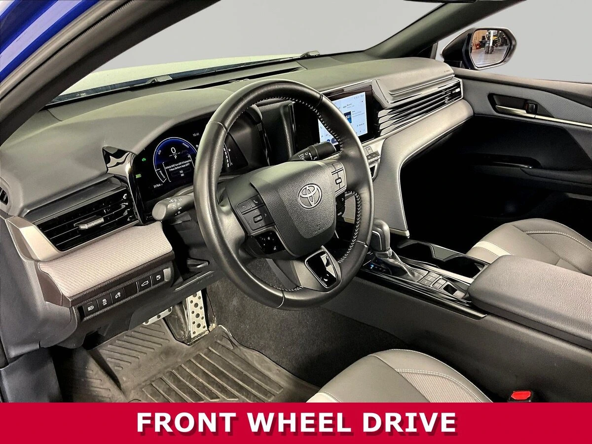 2025 Toyota Camry SE - Photo 16
