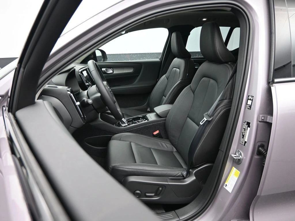 2026 Volvo - image 20