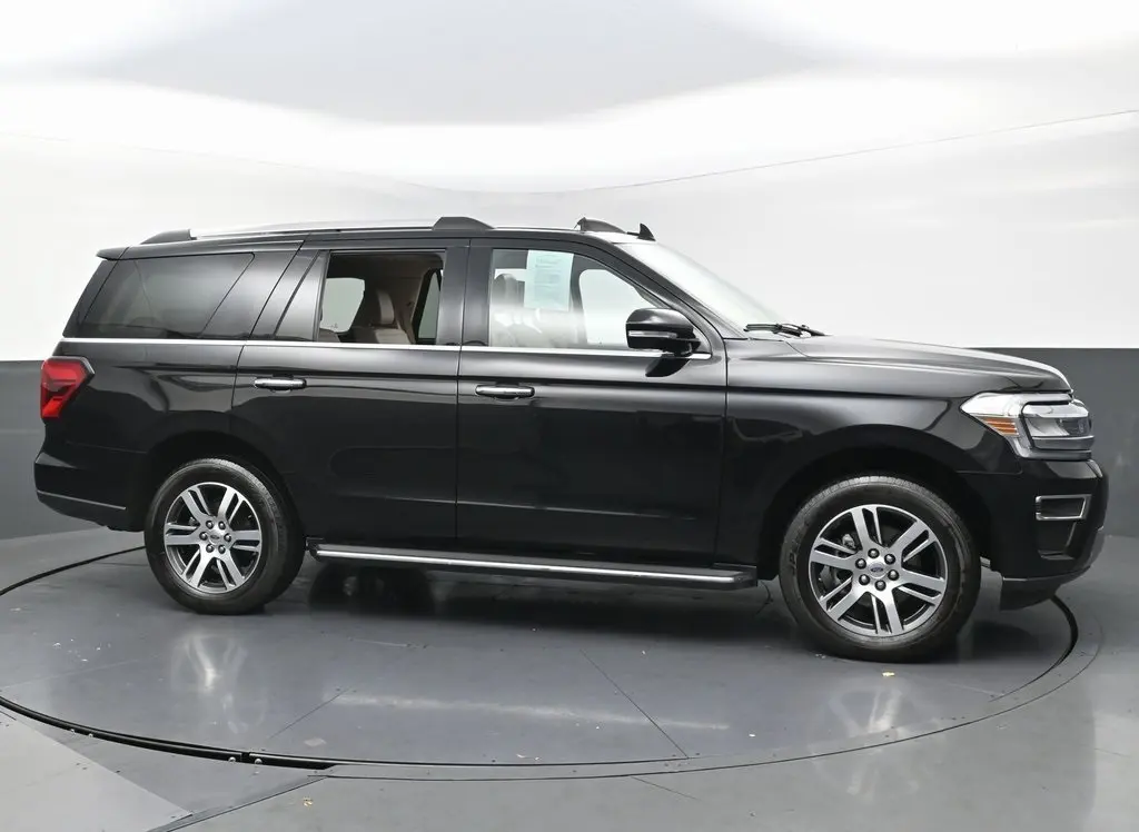 2023 Ford Expedition Limited photo 3