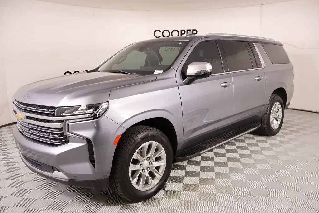 2022 Chevrolet Suburban Premier photo 2