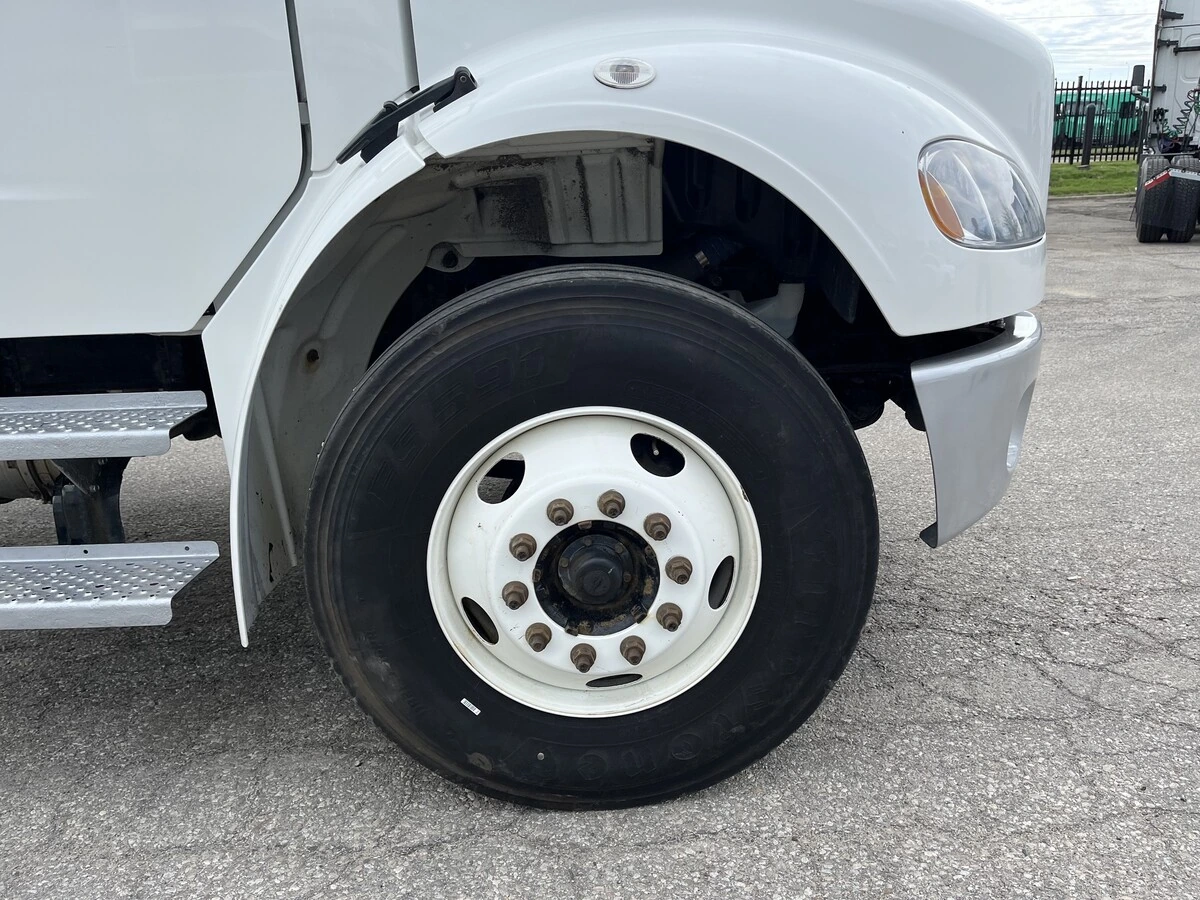 2022 Freightliner M2 106 — photo 4