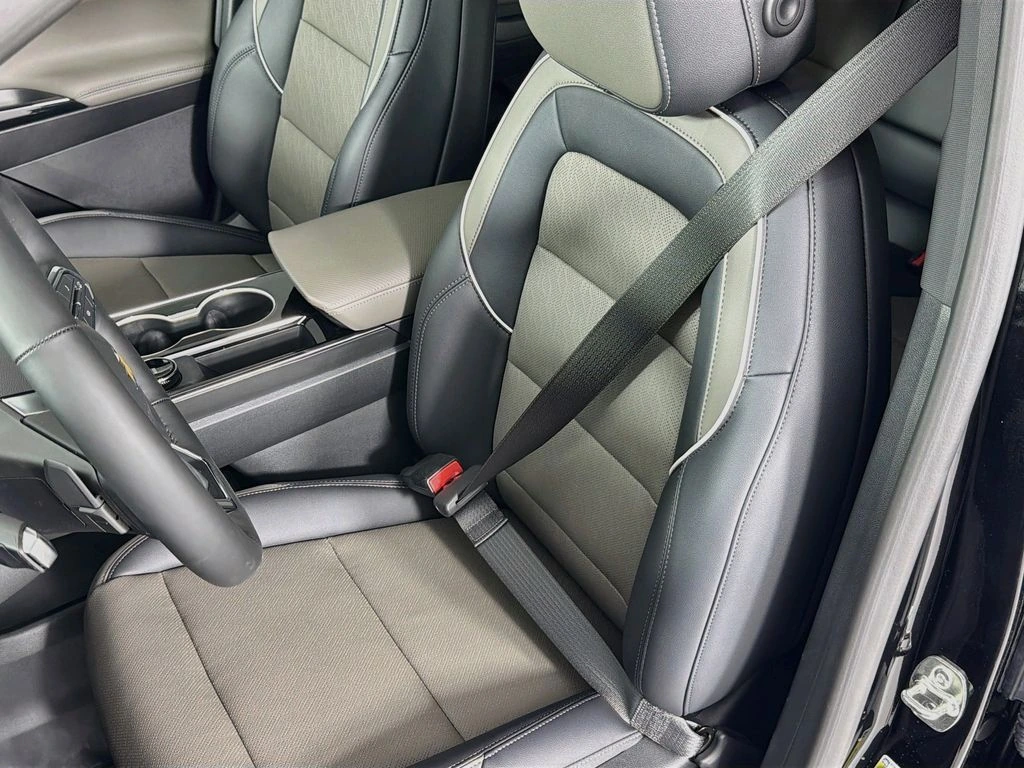 2027 Chevrolet Equinox LT - Photo 19