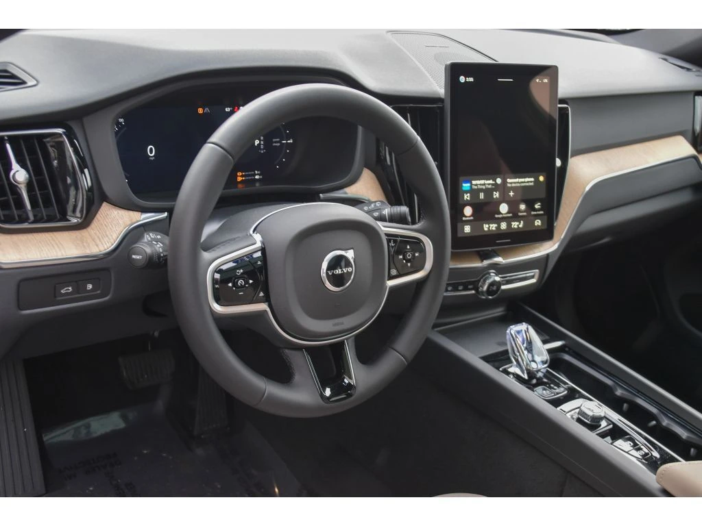 2026 Volvo - image 12
