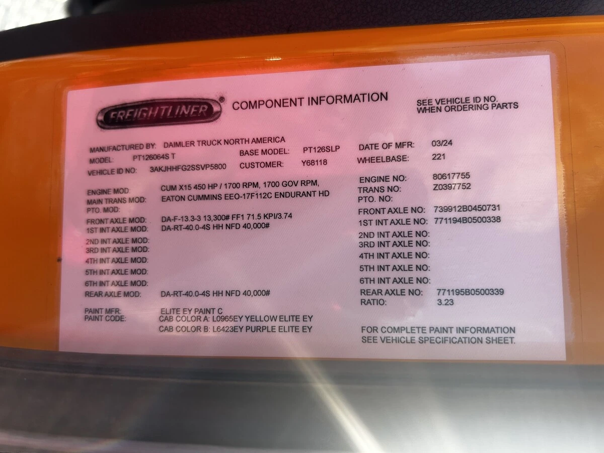 2025 Freightliner Cascadia — photo 4