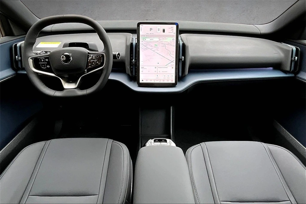 2026 Volvo - image 5