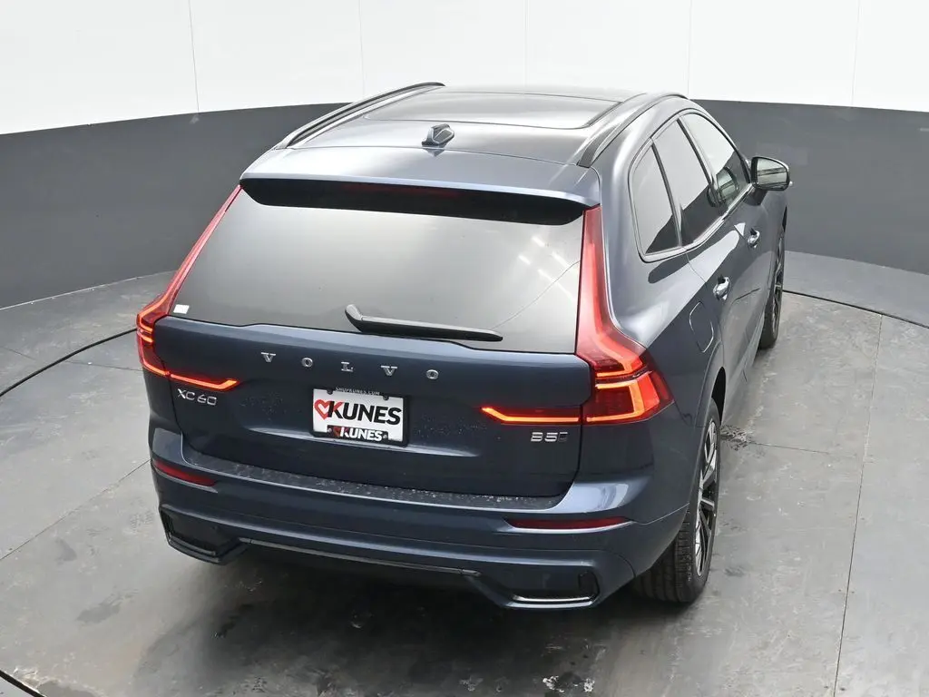 2026 Volvo - image 29