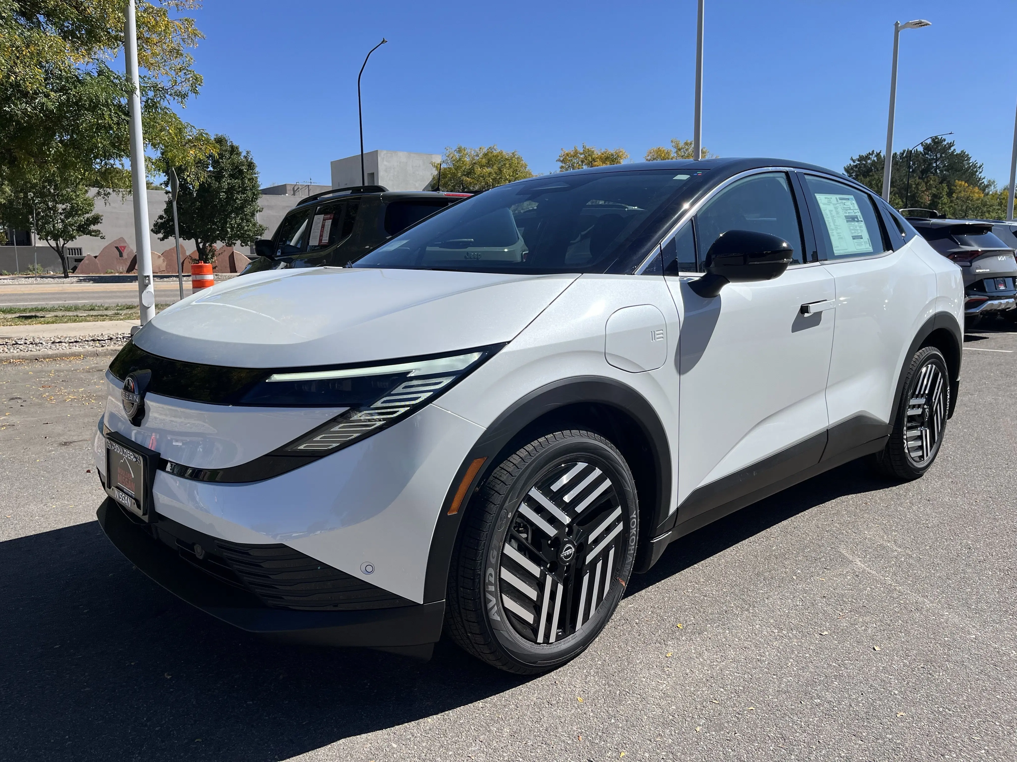 2026 Nissan Leaf SV photo 2