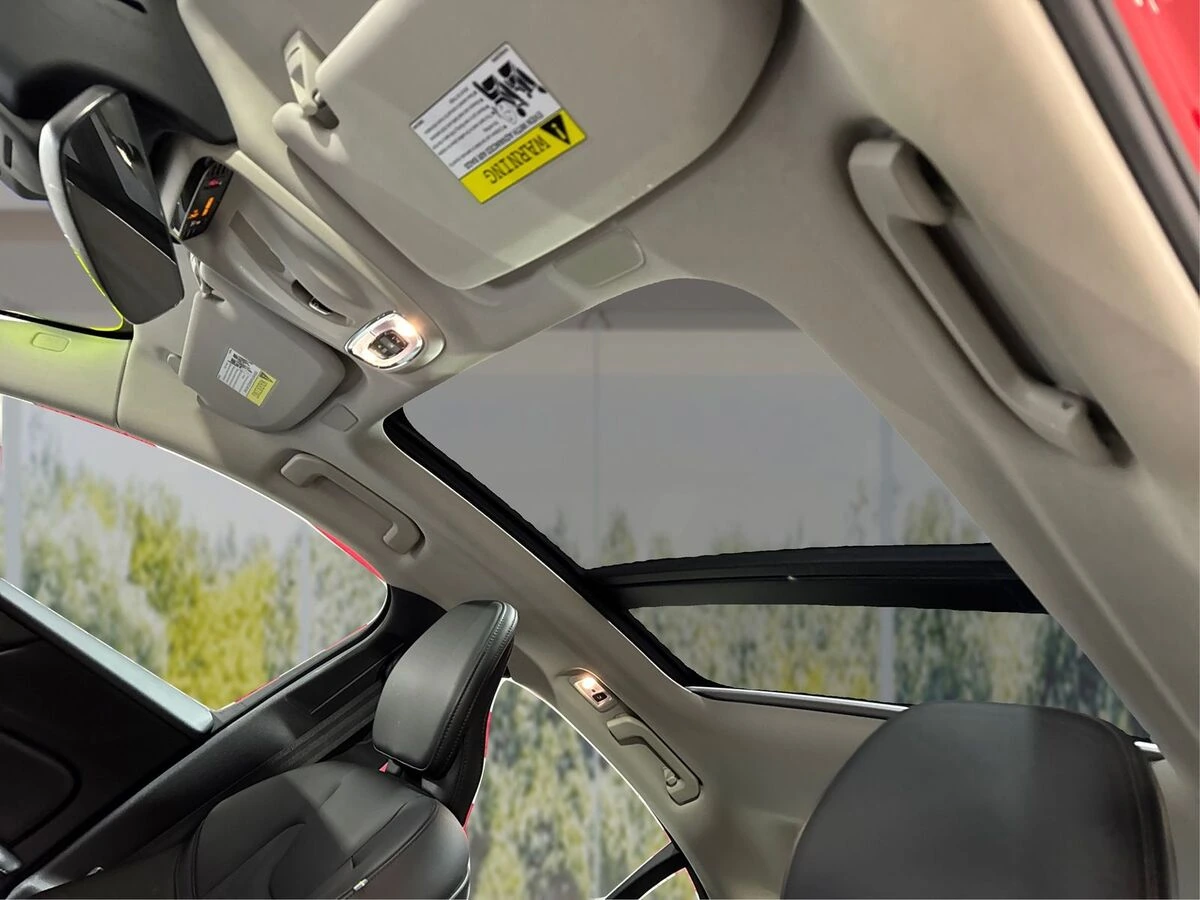 2022 Volvo - image 19