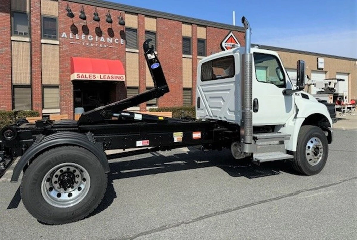 2025 International MV - image 4