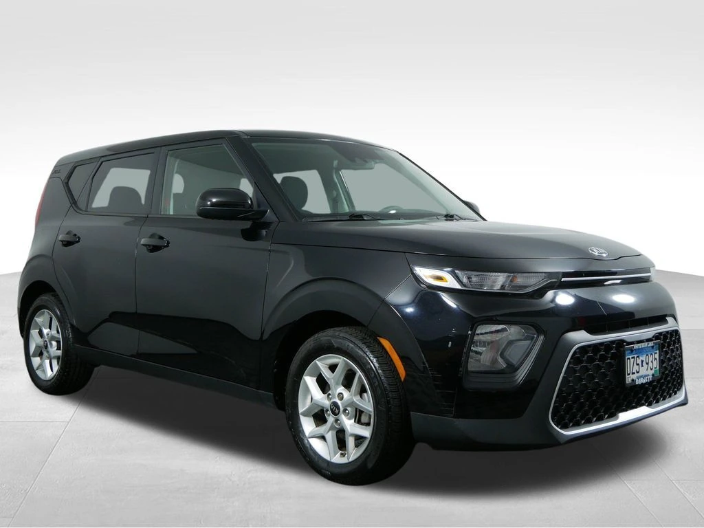 Used 2020 Kia Soul S with VIN KNDJ23AU8L7009025 for sale in Minneapolis, Minnesota