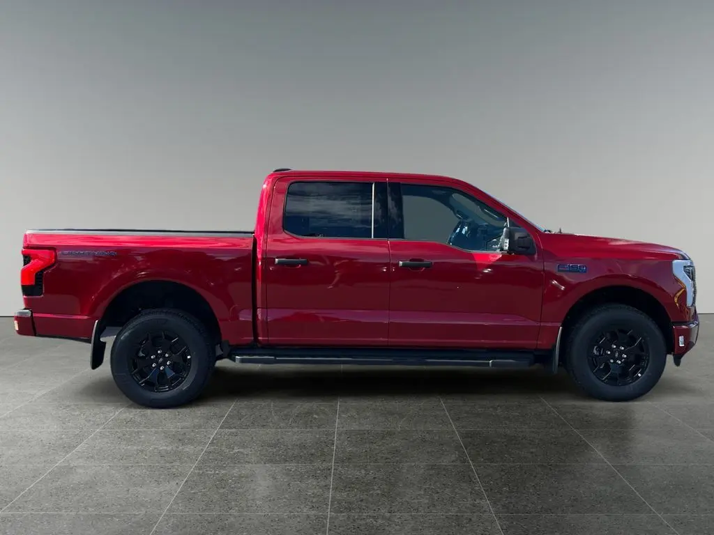 2025 Ford F-150 Lightning XLT photo 8