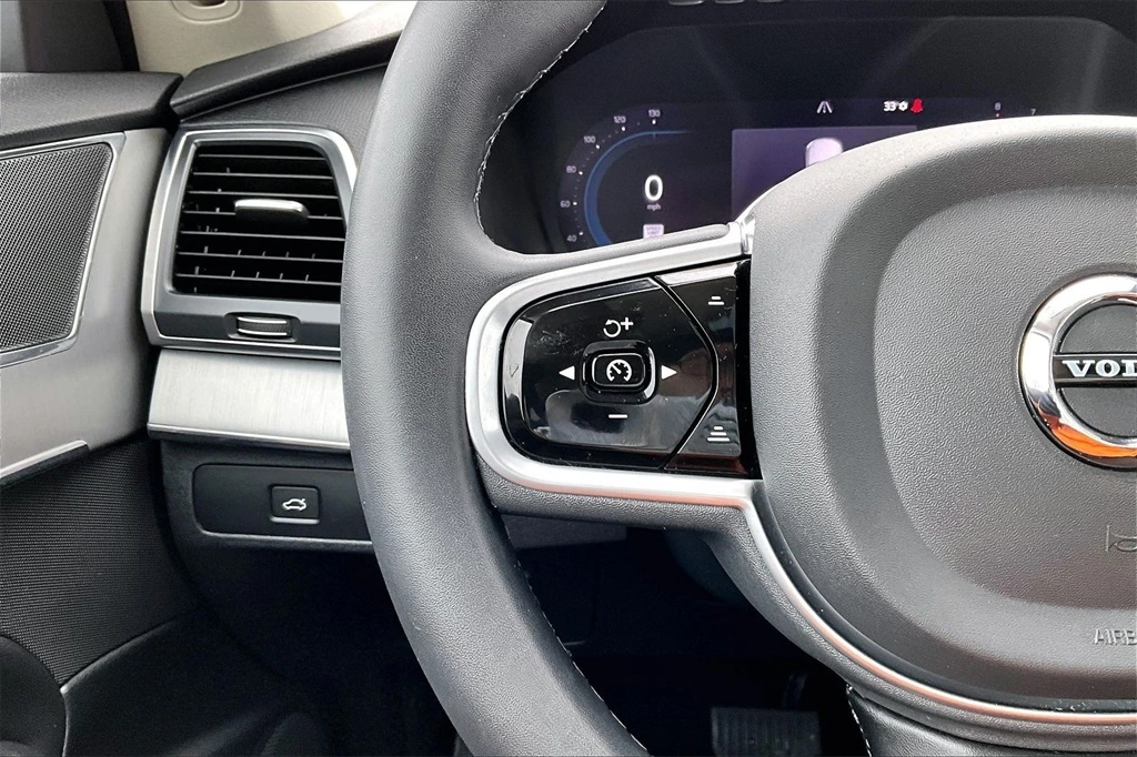 2023 Volvo - image 11