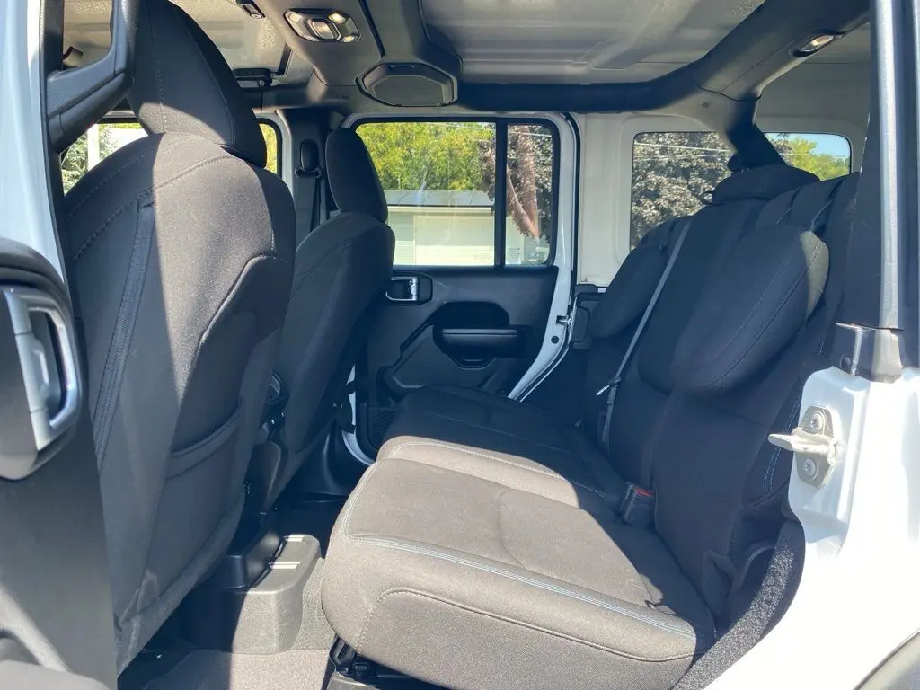 2023 Jeep Wrangler Rubicon 4xe photo 17