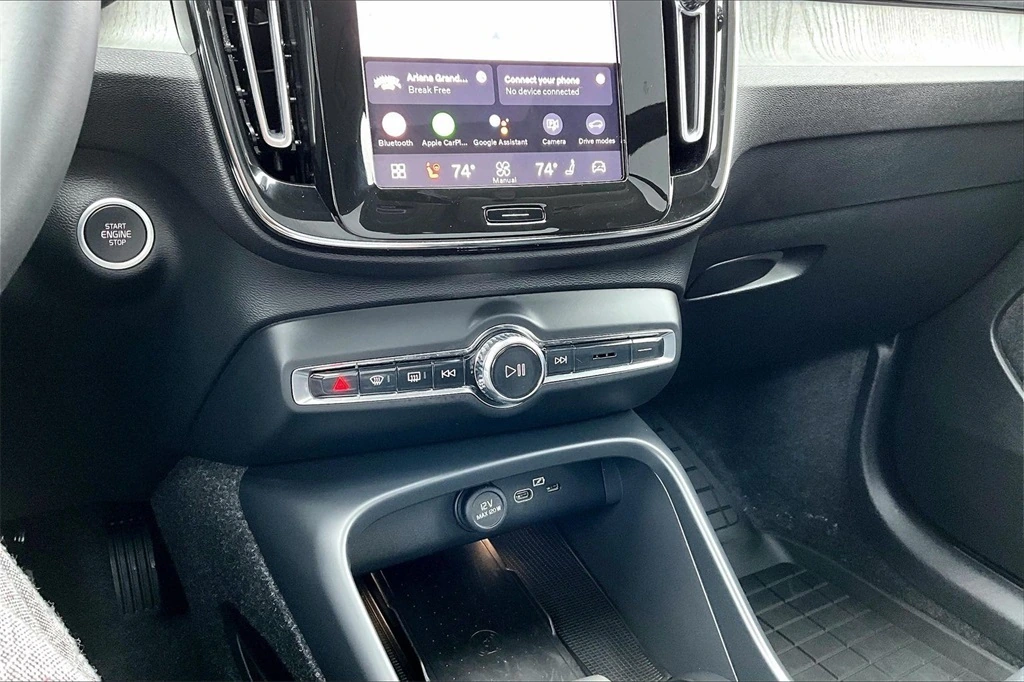 2026 Volvo - image 16