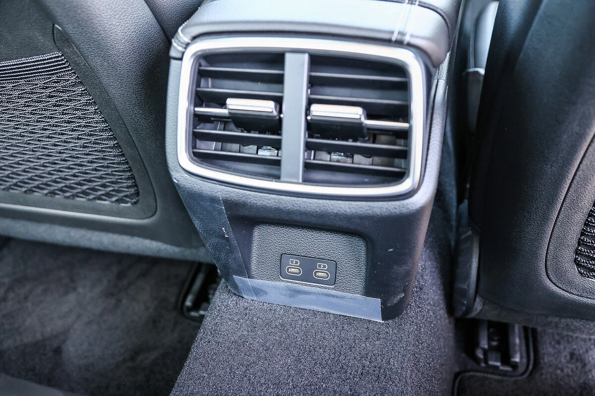 2026 GENESIS G70 Standard - Photo 16