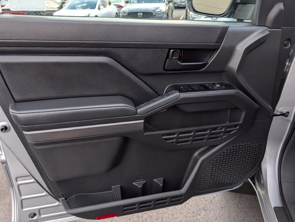 2025 Toyota Tacoma SR5 - Photo 15