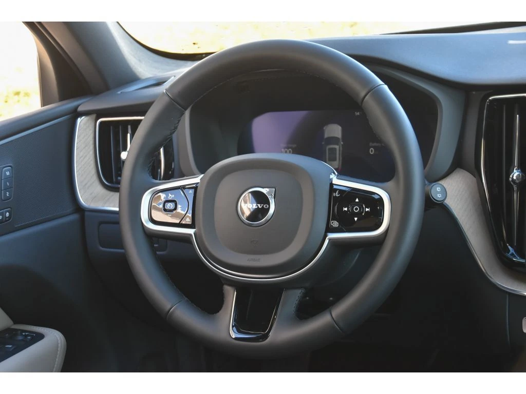 2026 Volvo - image 15