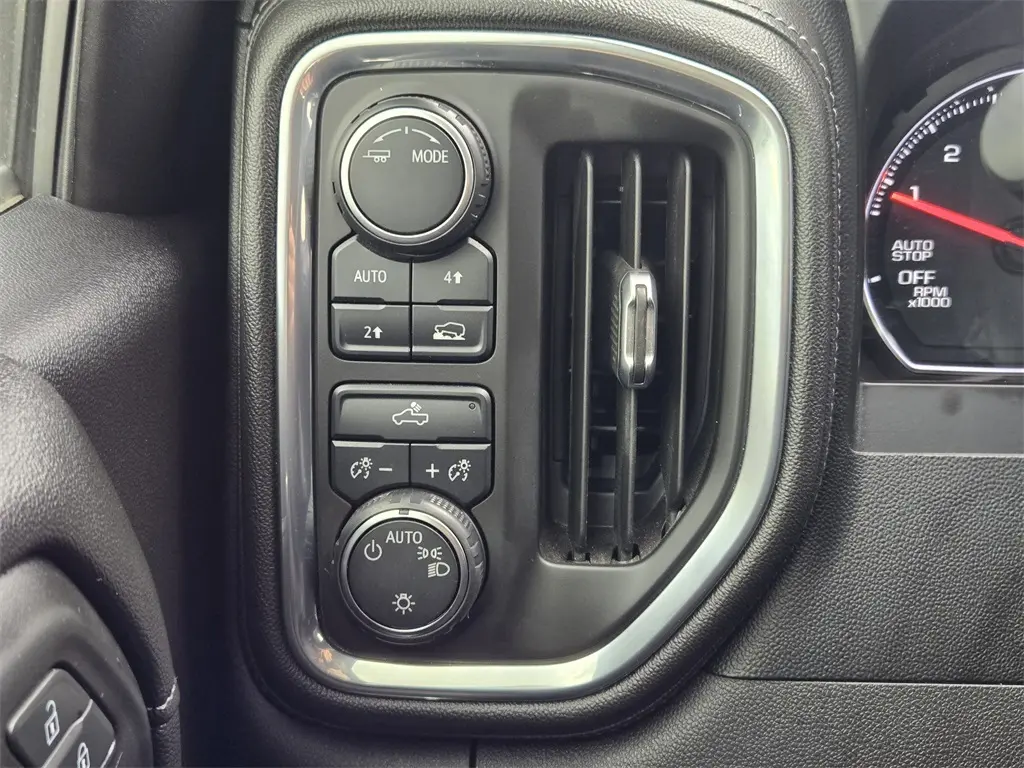 2021 Chevrolet Silverado 1500 LT photo 21