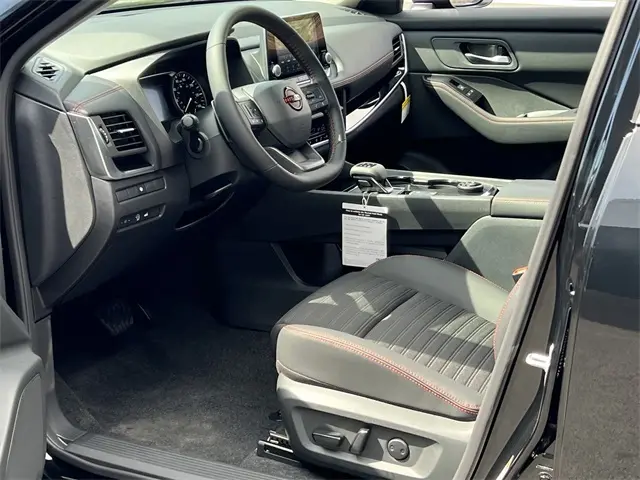 2026 Nissan Rogue SV photo 9