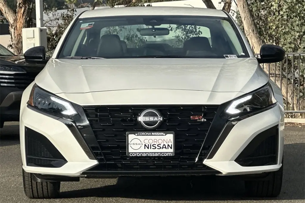 2025 Nissan Altima 2.5 SR photo 5