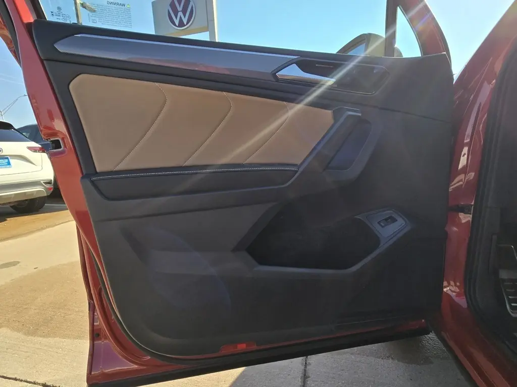 2024 Volkswagen Tiguan SE R-Line Black photo 8