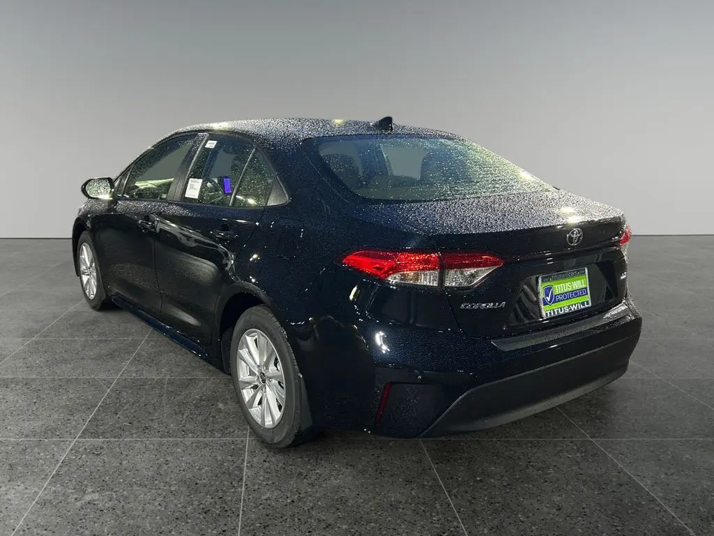 2025 Toyota Corolla LE photo 3