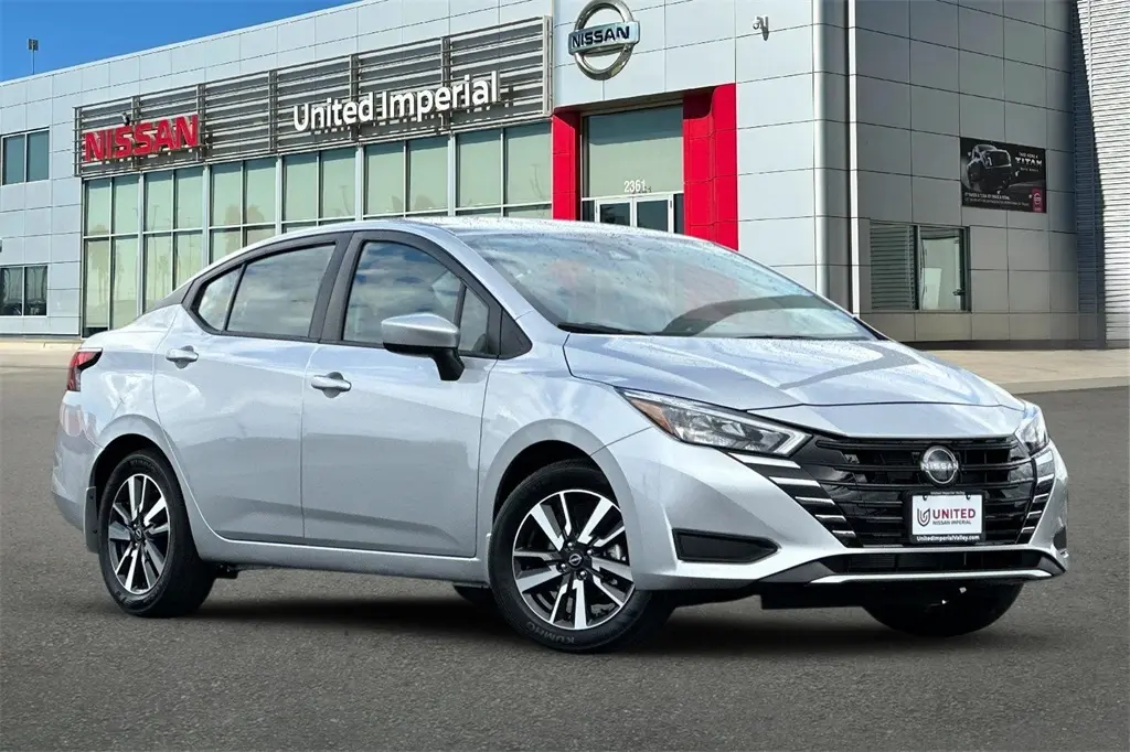 2025 Nissan Versa 1.6 SV photo 2