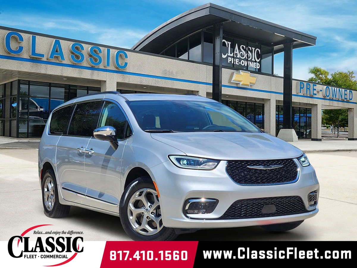 2023 Chrysler Pacifica Limited AWD's photo