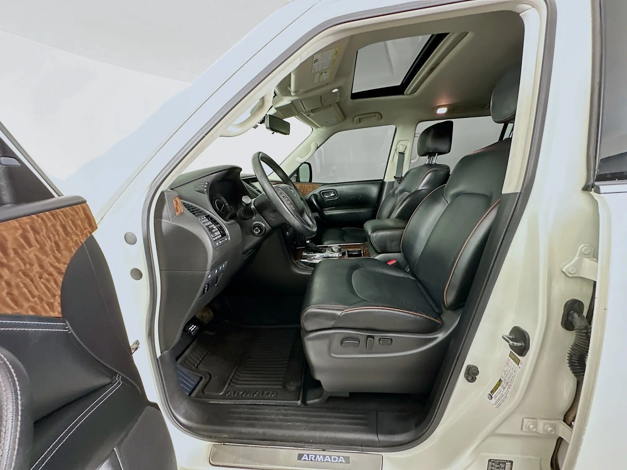 2020 Nissan Armada Platinum photo 20
