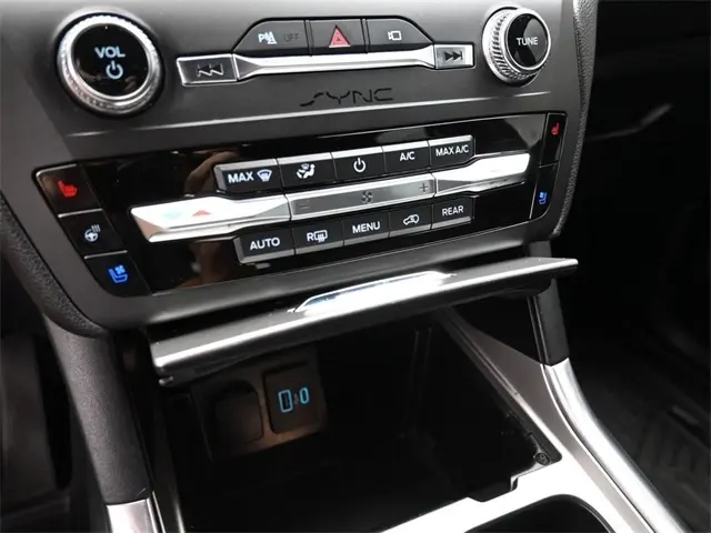2020 Ford Explorer ST photo 14
