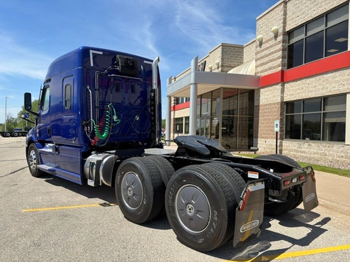 2026 Freightliner Cascadia in Knoxville, TN — photo 7