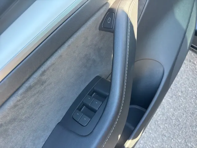 2023 Tesla Model 3 Long Range photo 18