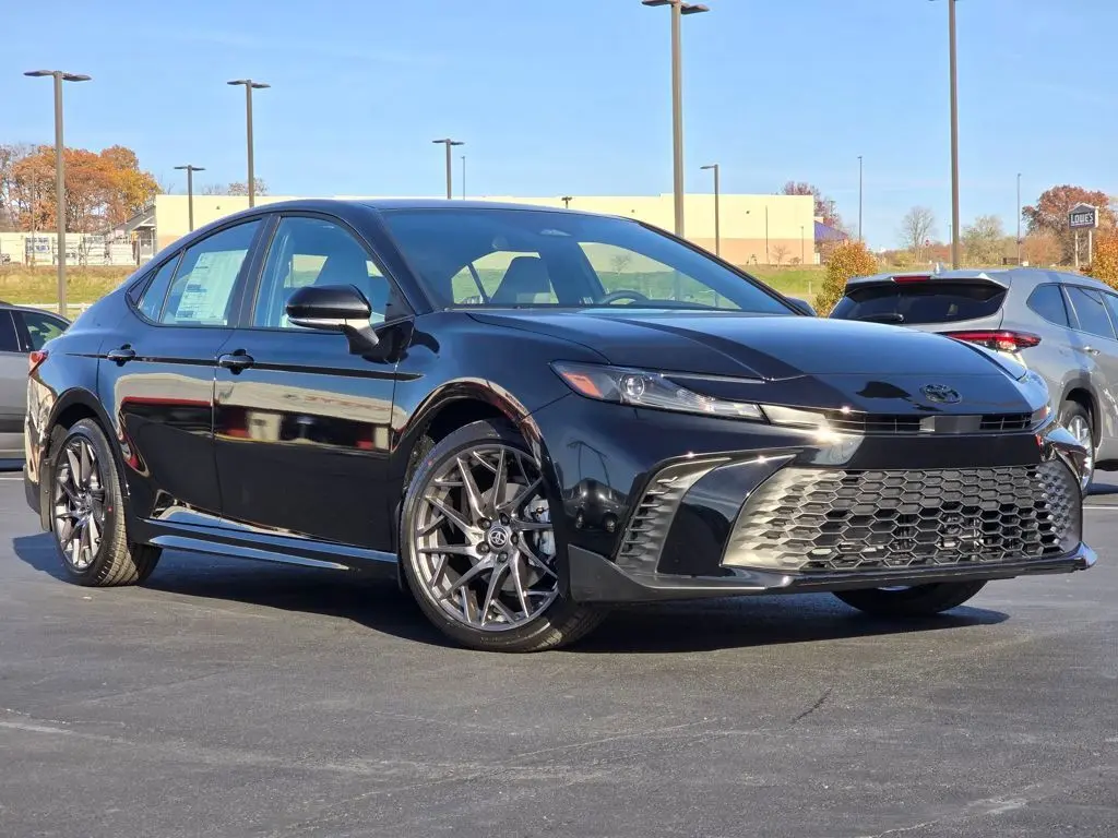 2026 Toyota Camry SE photo 2