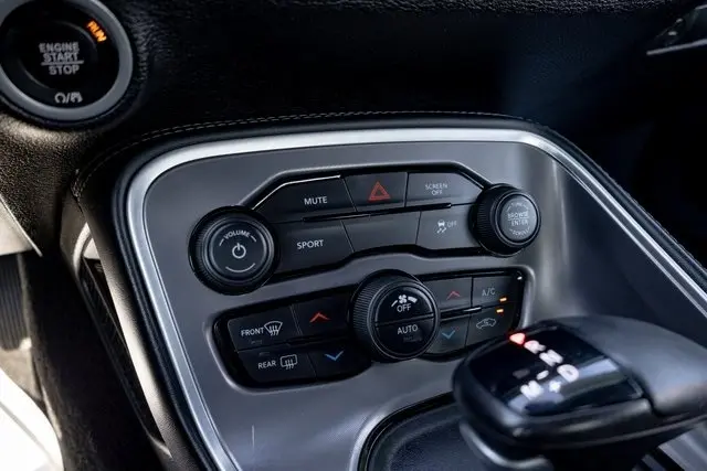 2022 Dodge Challenger SXT photo 15
