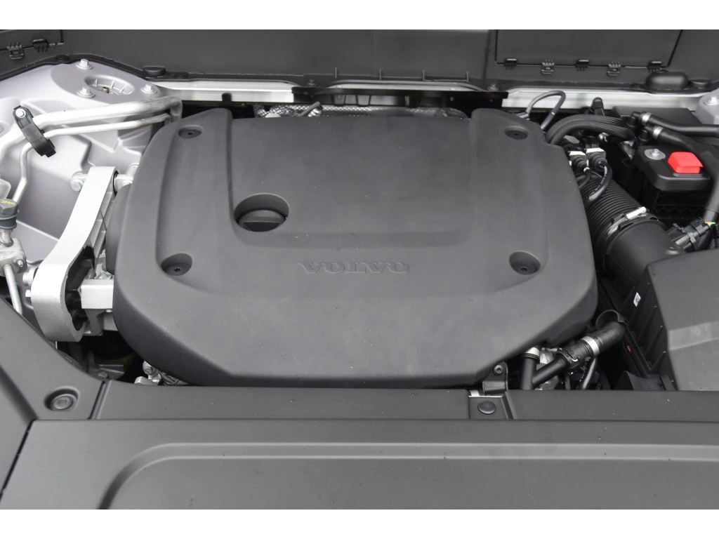 2026 Volvo - image 27