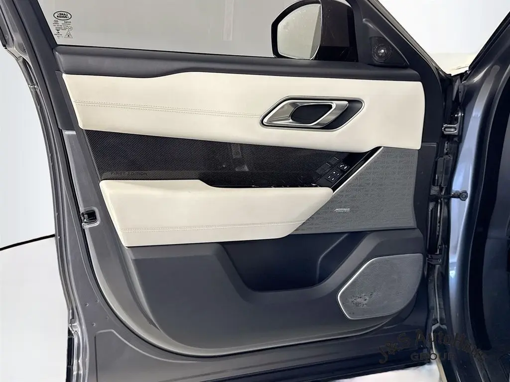 2018 Land Rover Range Rover Velar R-Dynamic HSE photo 20