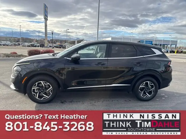 2024 Kia Sportage LX photo 2