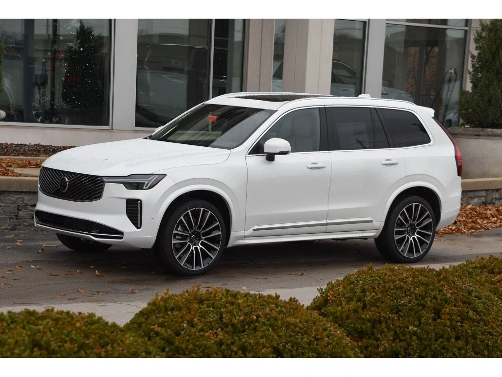 2026 Volvo - image 7