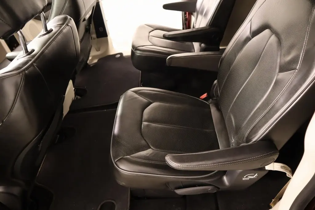 2020 Chrysler Pacifica Limited photo 13