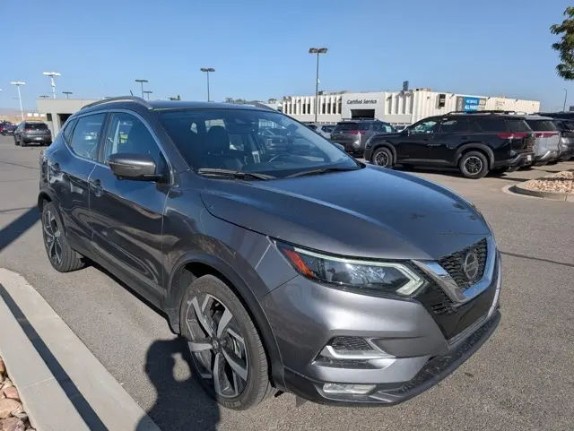 2022 Nissan Rogue Sport SL photo 3
