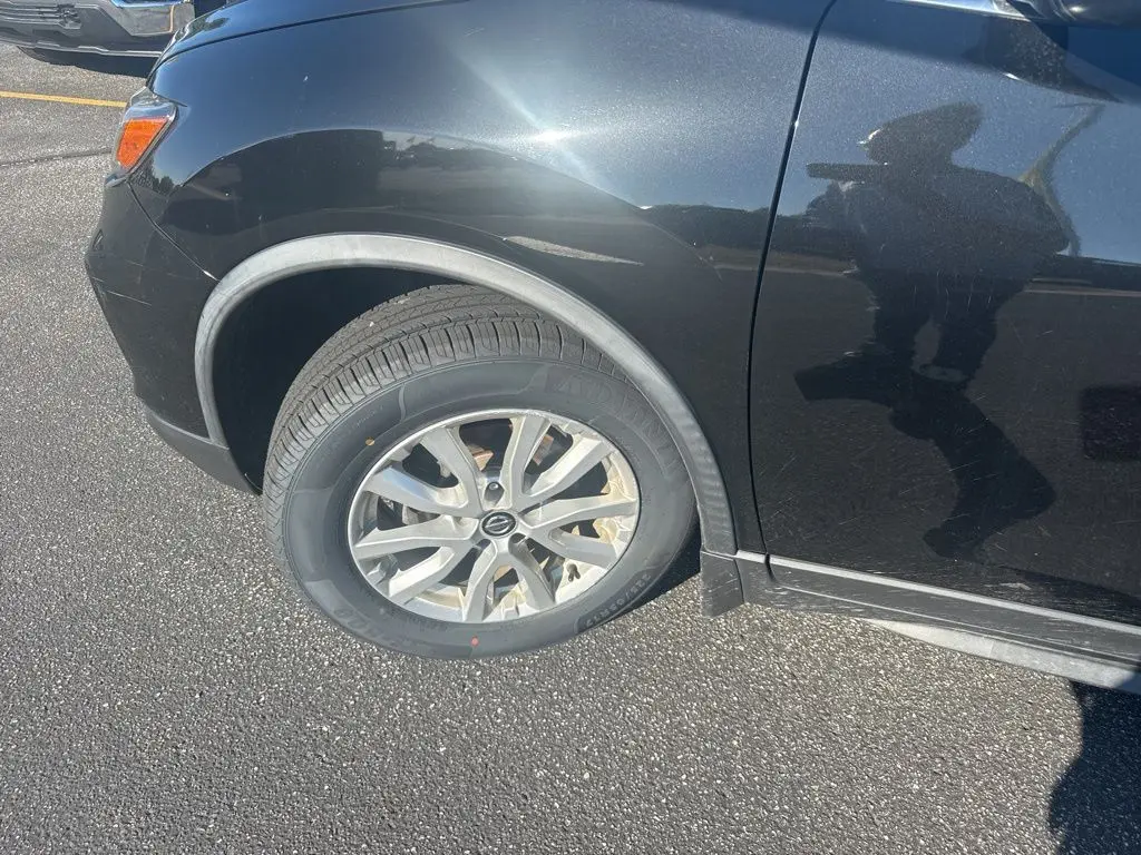 2020 Nissan Rogue SV photo 3