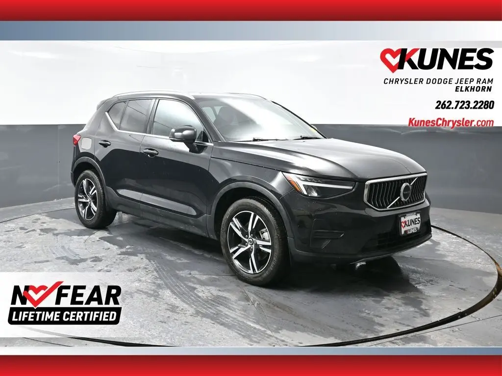2024 Volvo XC40 Core's photo