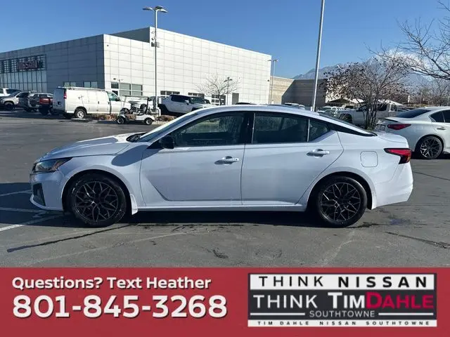 2023 Nissan Altima 2.5 SR photo 2
