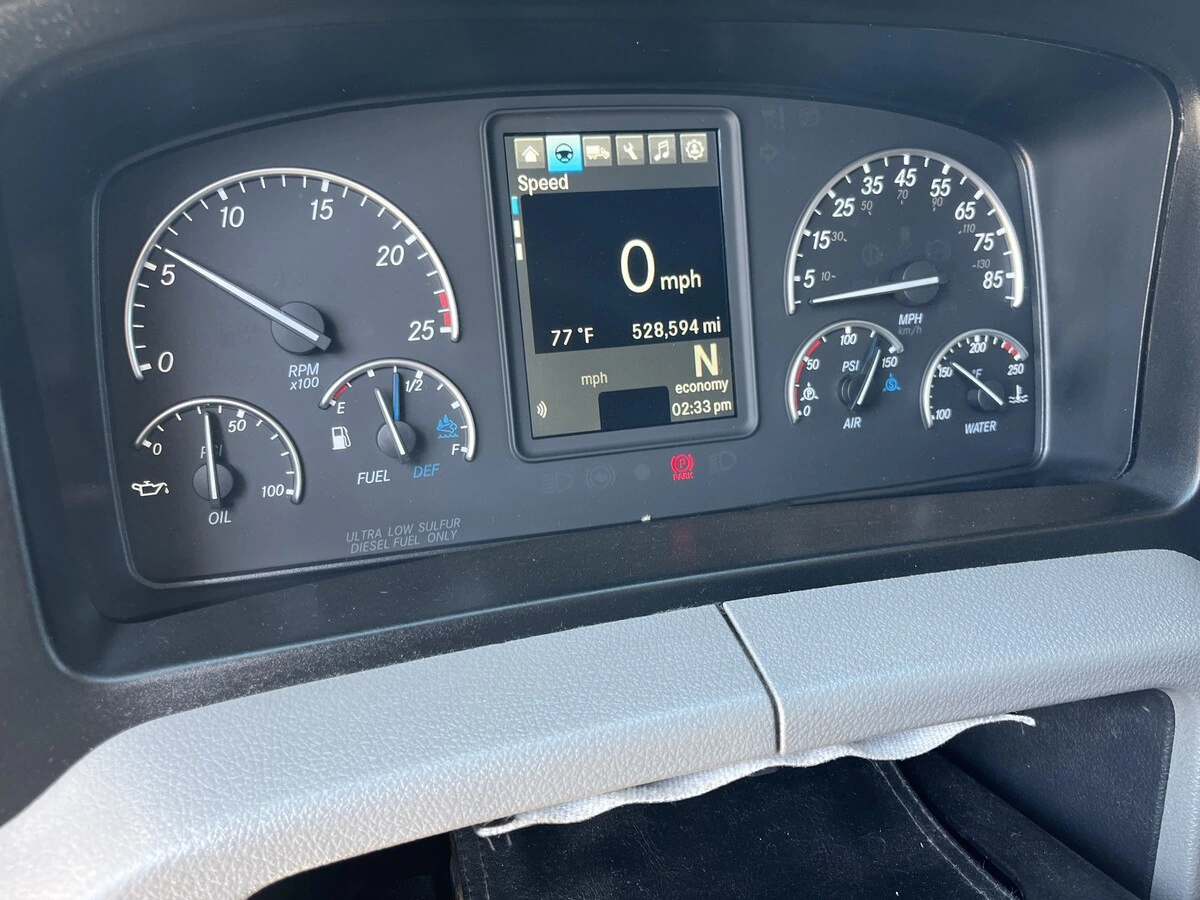 2021 Freightliner Cascadia - image 28