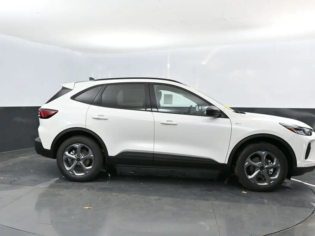 2025 Ford Escape ST-Line photo 3